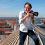 The university's photographer Lars Kruse will visit Health's different locations and take portrait photos of employees. Photo: Privat.