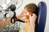 Et projekt fra Aarhus Universitet skal skaffe mere viden om de skader, der opstår i det indre øre og hørebanerne hos børn, som har været udsat for iltmangel under fødslen.