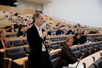 The participants in the prize symposium actively participated in the debate on the significance of macrophages for inflammatory diseases. Photo: Martin Gravgaard Fotografi.