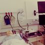 Google glasses, virtuelle mikroskoper og - jf. fotoet - hele hospitalsafdelinger indrettet med 'rigtigt' udstyr og computerstyrede dukker, som studerende kan øve sig på. Det er tre eksempler, der viser viften af pædagogiske nyskabelser på medicinuddannelsen i Graz. Foto: Christian Ravn Olesen.