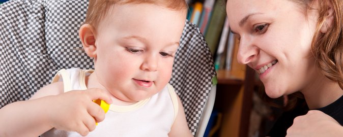 76.000 mødre er i undersøgelsen fra Institut for Klinisk Medicin, Aarhus Universitet, blevet interviewet om deres barns udvikling og adfærd, da barnet var seks og 18 måneder gammel.