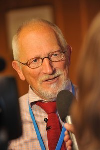 Ole Fejerskov is professor and former rector of the Aarhus School of Dentistry. He has been rector of the Danish Academy of Research and also served as director of the Danish National Research Foundation during the years 1999-2006.