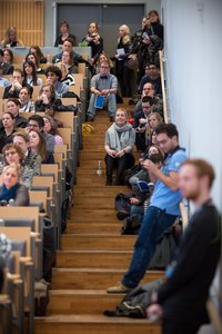 The large Lakeside Lecture Theatre was the setting for the PhD students at Health and their annual celebration. The theatre was already full in the morning. Photo: Lars Kruse, AU Communication.