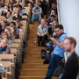 The large Lakeside Lecture Theatre was the setting for the PhD students at Health and their annual celebration. The theatre was already full in the morning. Photo: Lars Kruse, AU Communication.