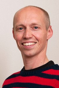 Søren Riis Paludan forsker i virologi og immunologi, læren om virus og immunsystemet.