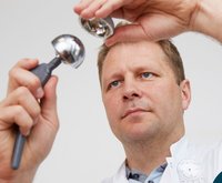 With a grant of DKK 1.2 million, Clinical Associate Professor and Consultant Stig Storgaard Jakobsen will investigate the effect of joint-preserving hip operations in preventing hip dysplasia. Photo: Jesper Balleby.
