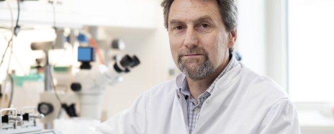 Ulf Simonsen fra Institut for Biomedicin får 5,3 millioner kroner til coronaforskning. Foto: Lars Kruse/AU.