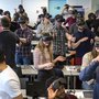 [Translate to English:] Virtual reality i undervisningslokalet er et eksempel på, hvordan nogle undervisere arbejder med at udvikle digitale læringsteknologier. FOTO: Lars Kruse