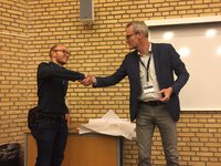 Congratulations to postdoc Rasmus Schmidt Davidsen who won the prize for the best pitch of an innovative idea at the Medical innovation Day 2017. The prize was presented by Martin Bonde, chair of Danish Biotech.